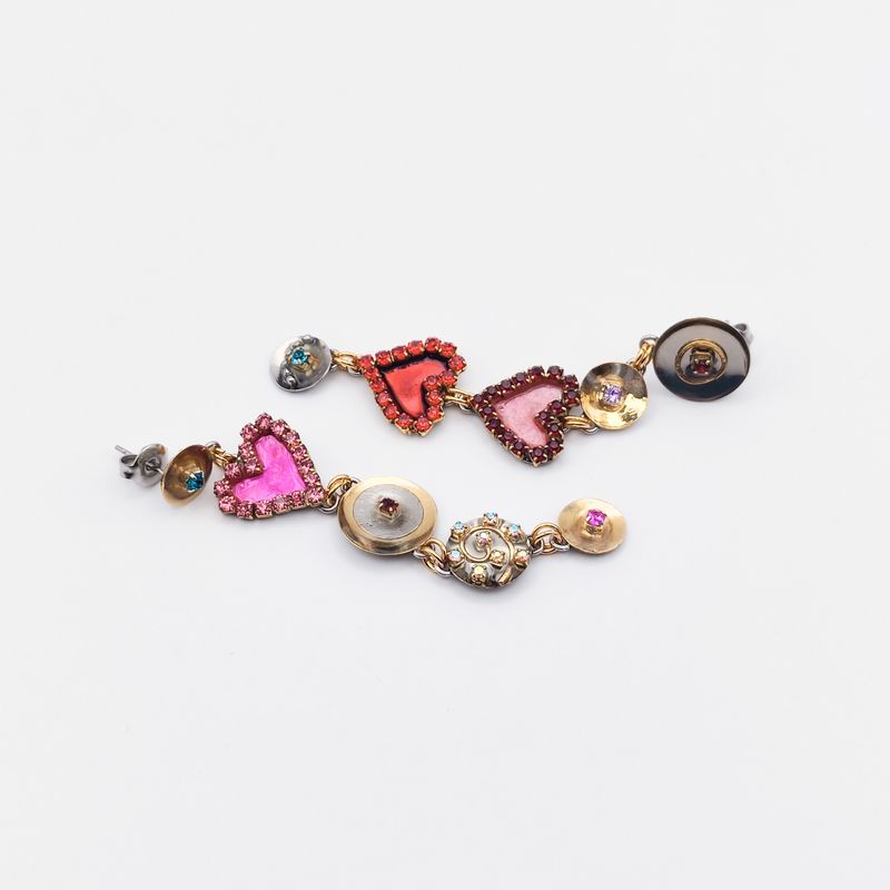 Irregular Earrings with 3 Hearts 