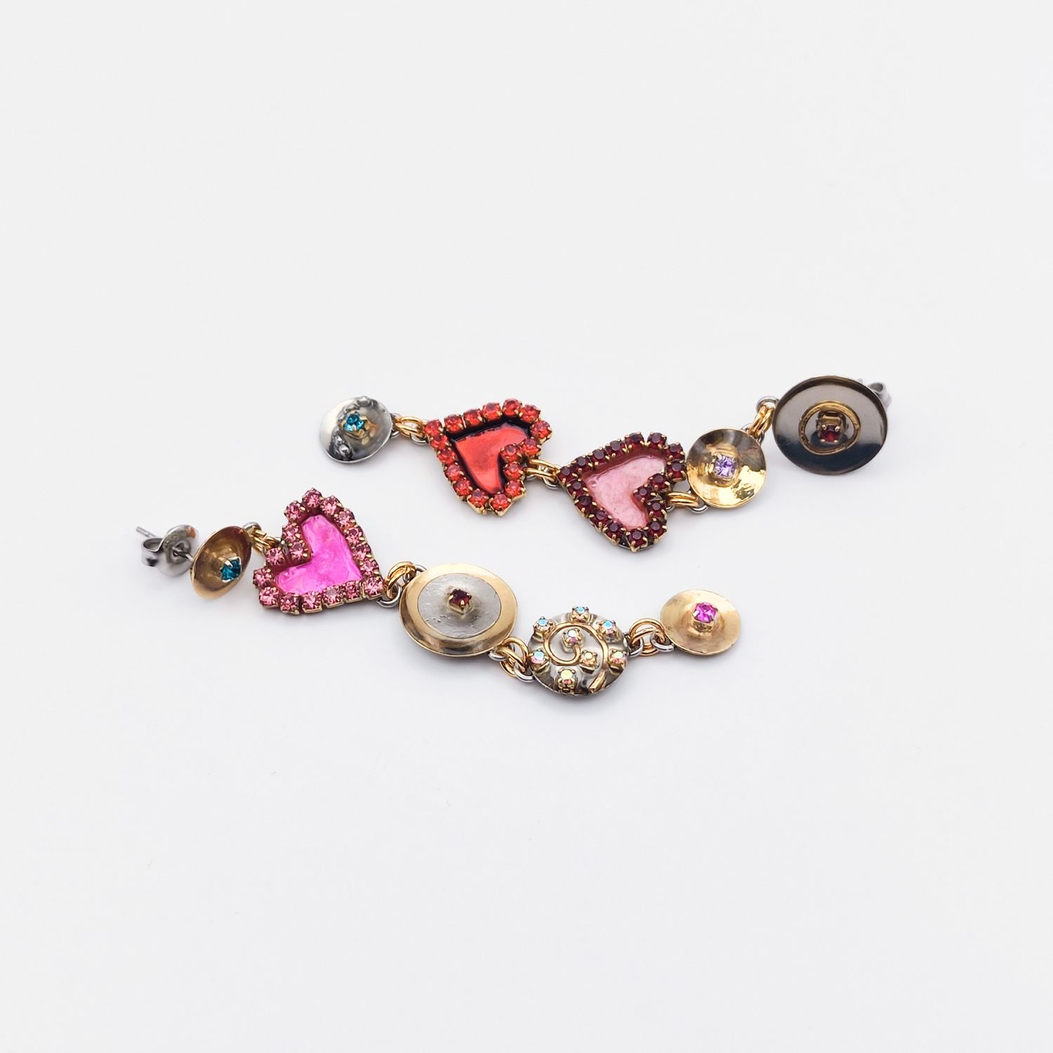 Irregular Earrings with 3 Hearts 