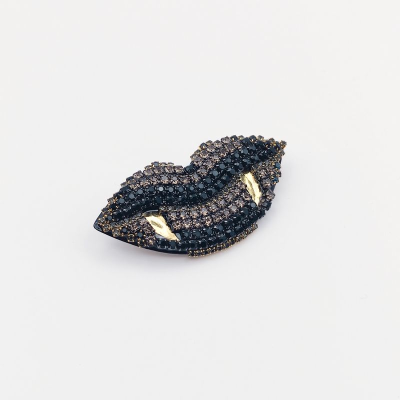 Lips Brooch