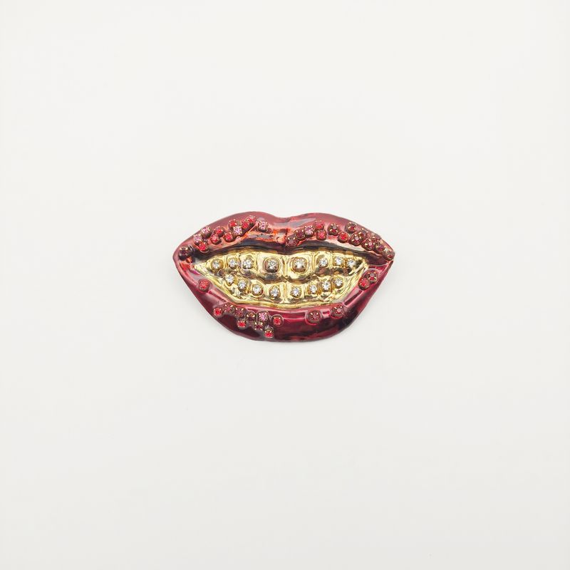 Kiss Me Rich Brooch