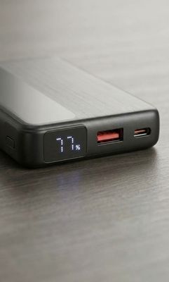 Power Bank 15.000 mAh 22.5W Turbo Power con cavi integrati Tipo-C e Lightning