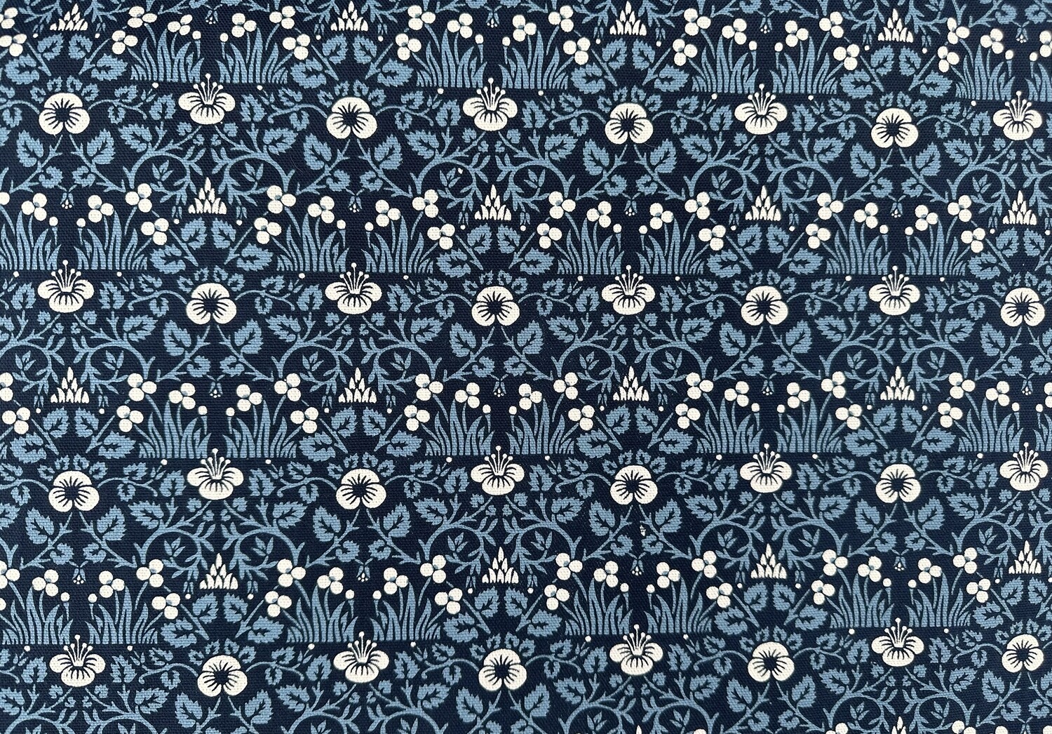 Everhot Magnetic Cover in "Mini Morris - Eyebright" fabric