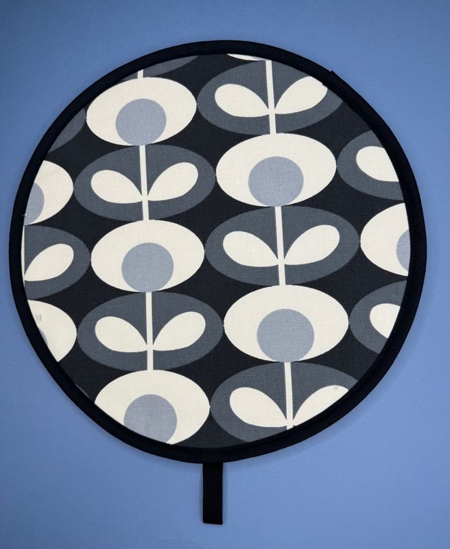 Aga - "Oval Flower Cool Grey"