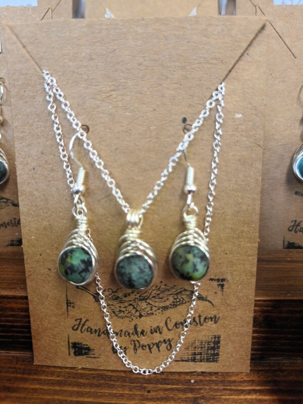 Handmade Earings and Necklace