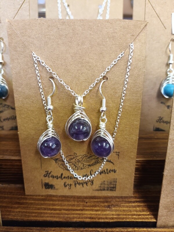 Handmade Earings and Necklace