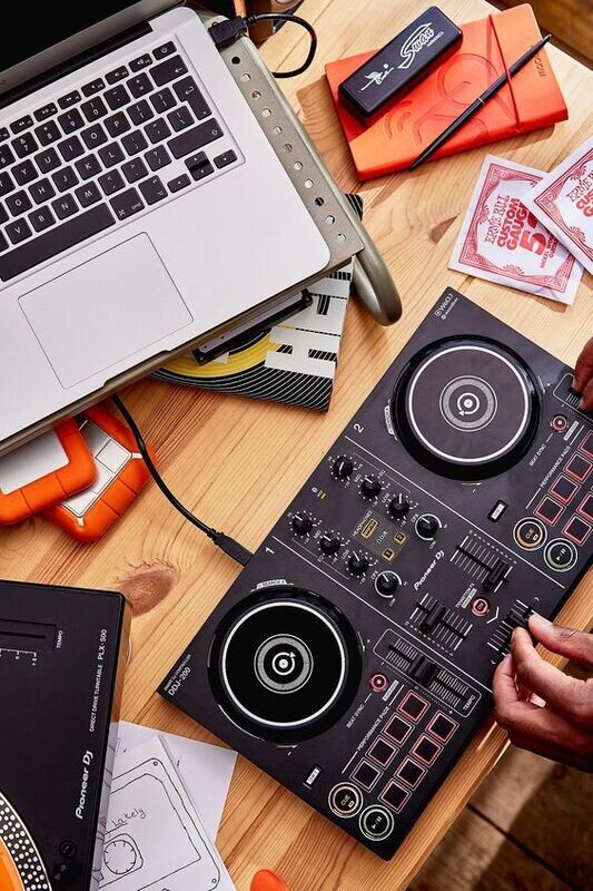 Controlador DJ inteligente Pioneer DDJ-200