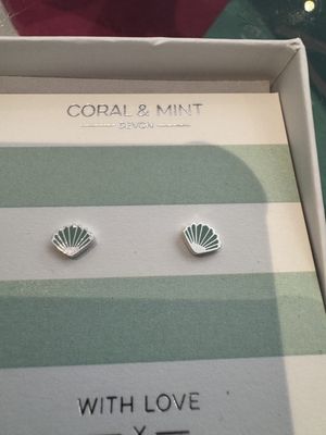 Shell Earrings (Mint)