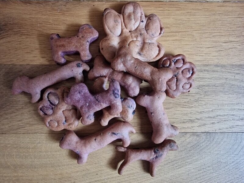 Blauwe bes koekjes, per 100 gram