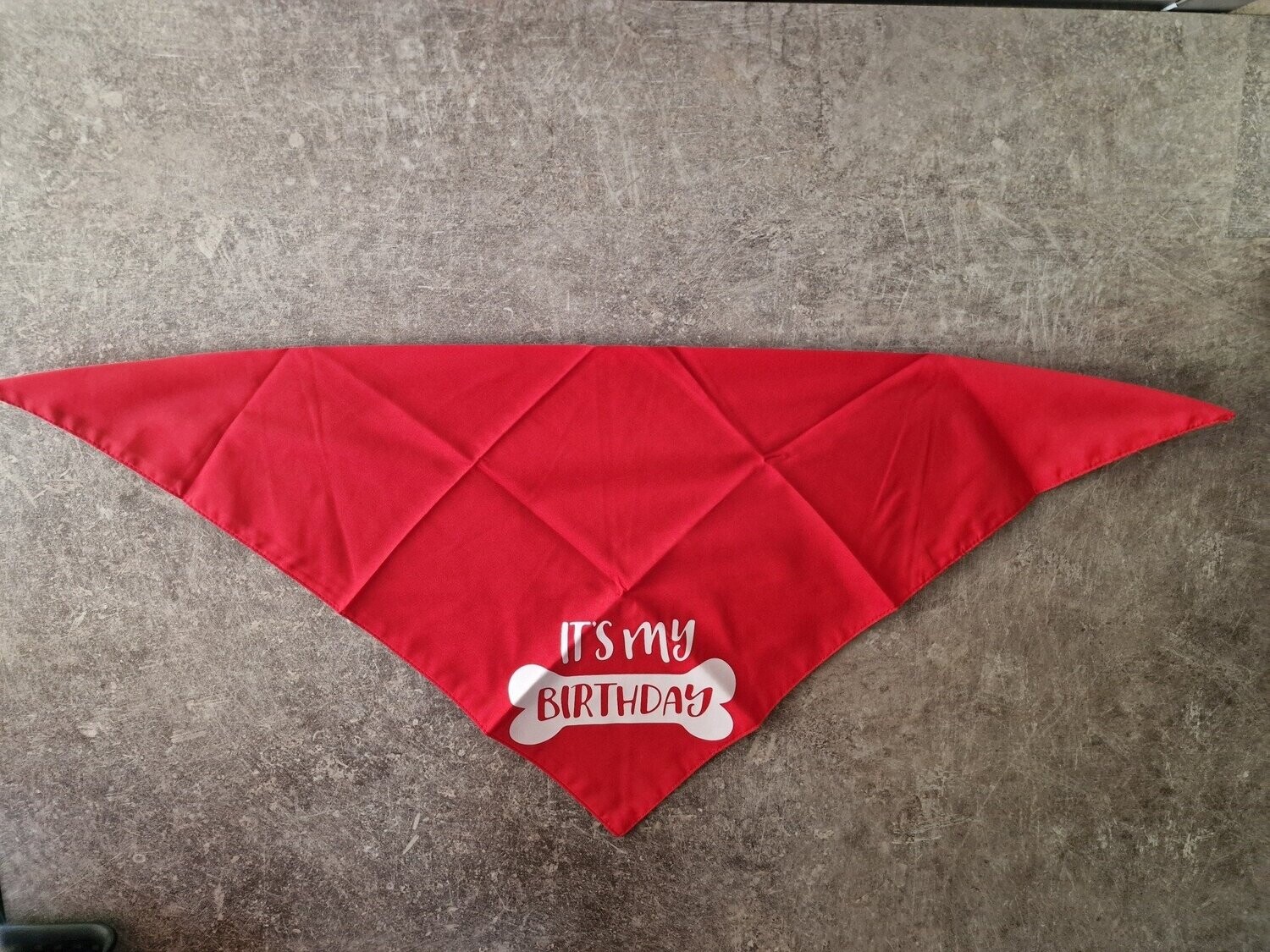 Bandana rood "it's my birthday"