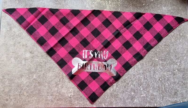 Bandana roze ruit "it's my birthday"