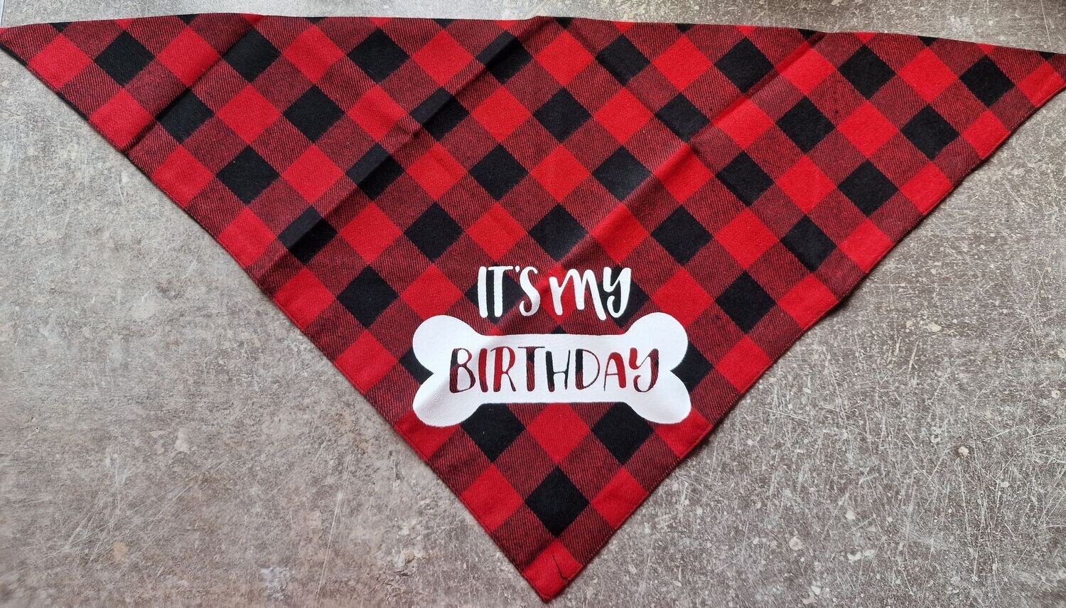 Bandana rode ruit "it's my birthday"