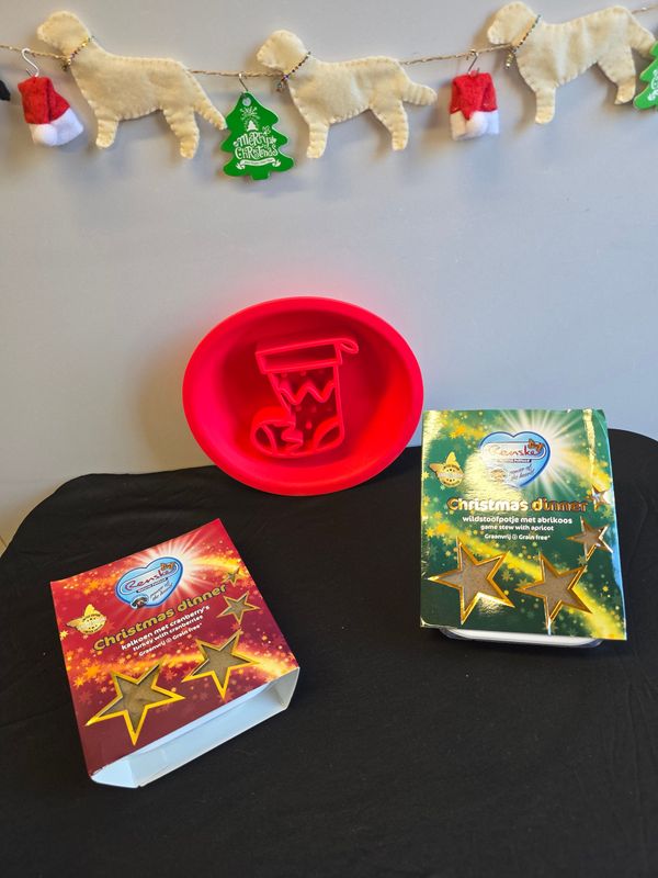 Slowfeeder / likmat met 2 graanvrije renske kerstdiners(rode laars)