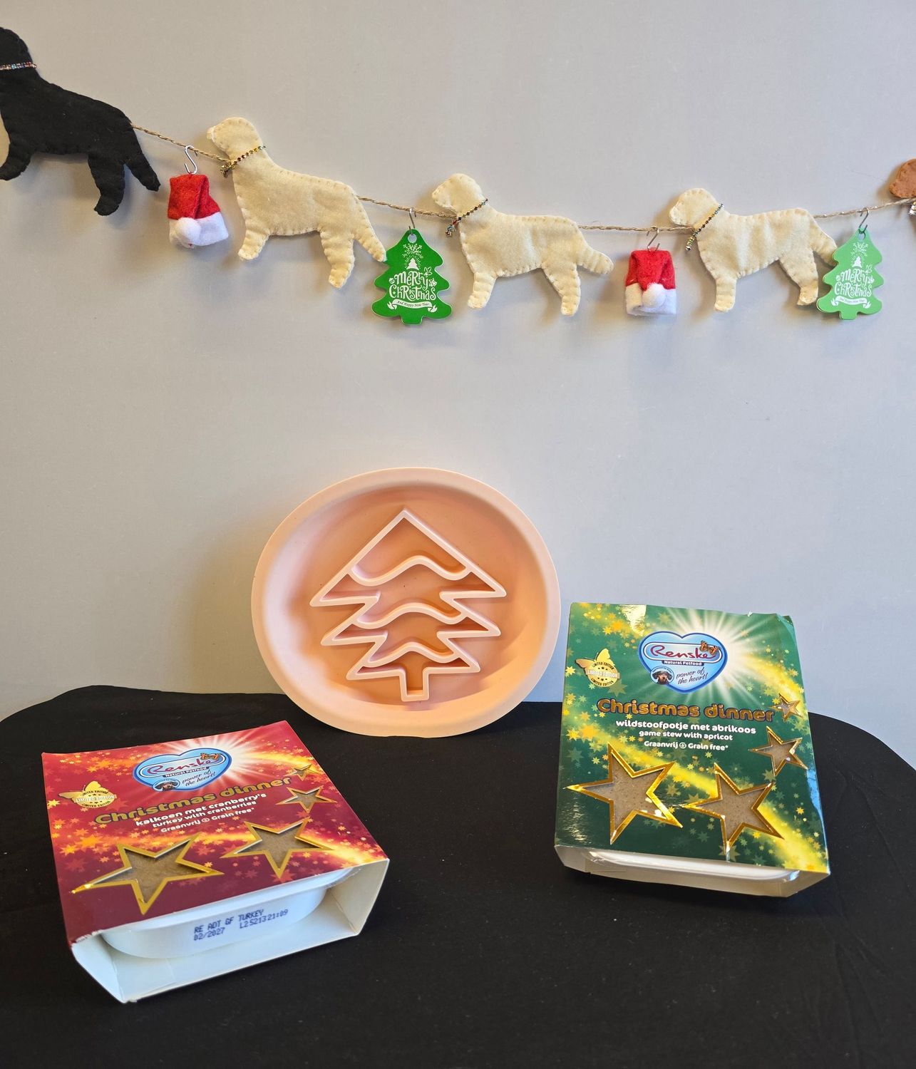 Slow feeder /likmat met 2 graanvrije renske kerstdiners (zalm kerstboom)