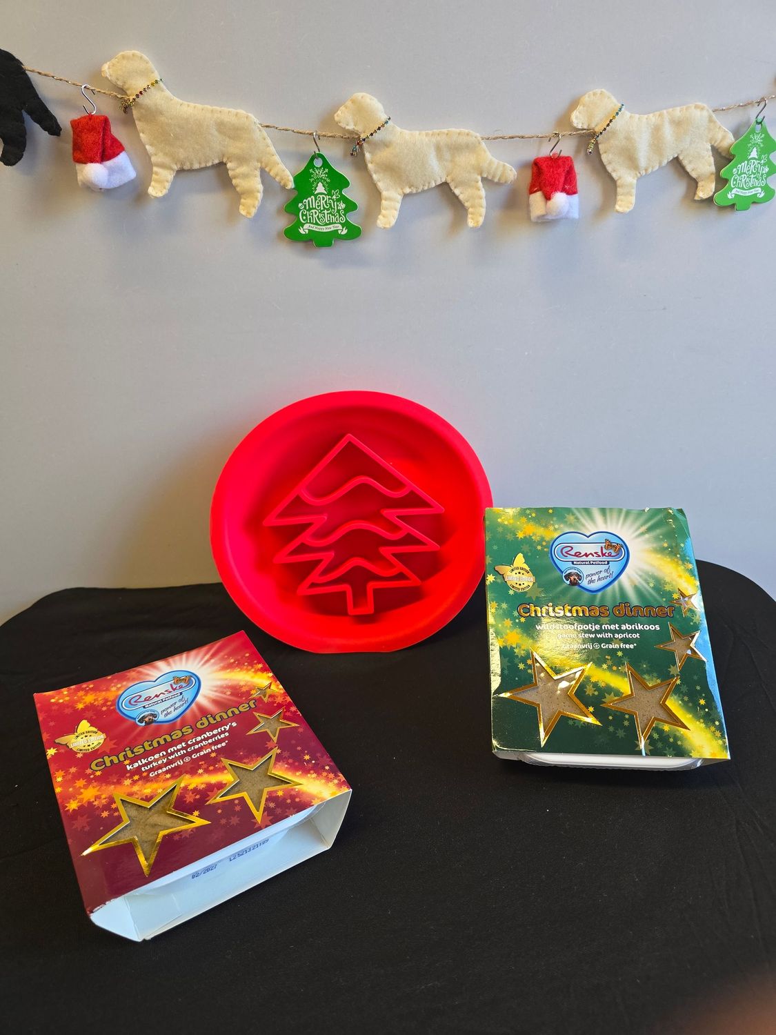 Slow feeder /likmat met 2 graanvrije renske kerstdiners (rode kerstboom)