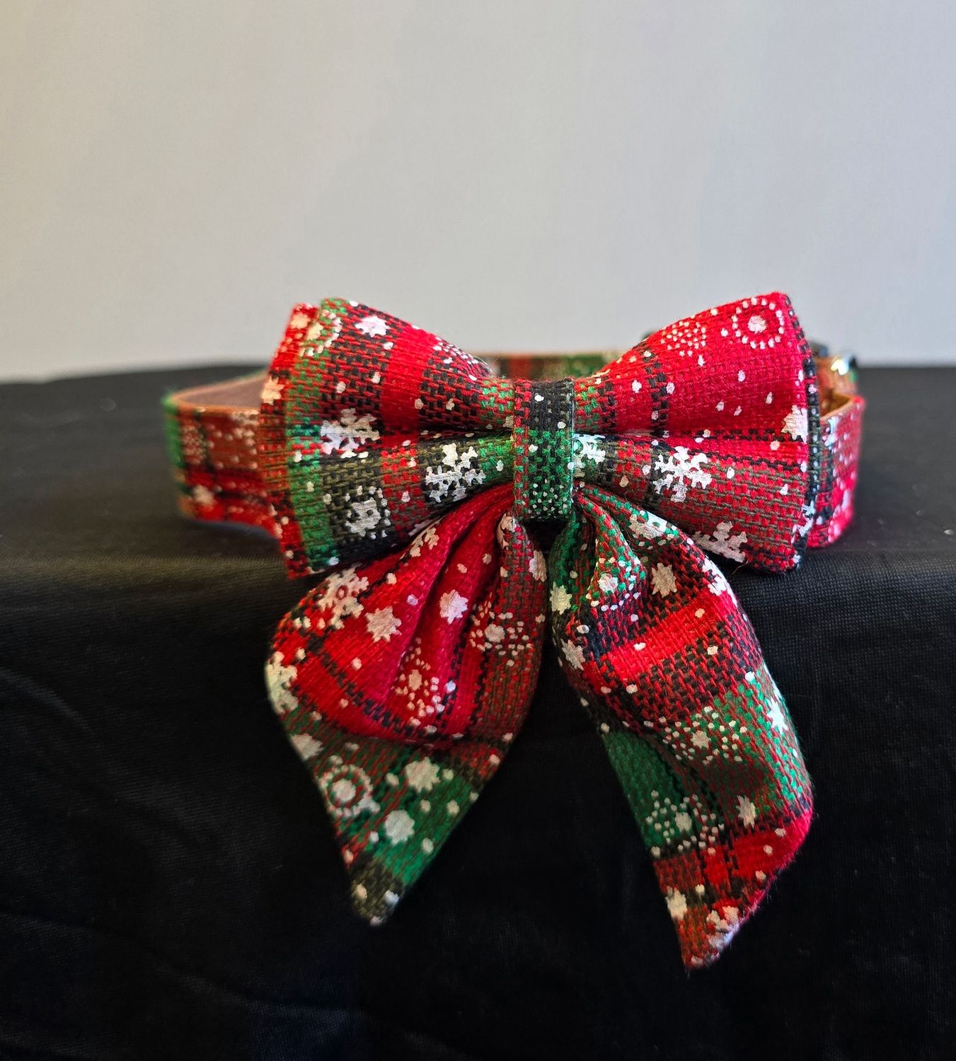 Kerst strik aan band rood/groen met kliksluiting Mt L Kerst strik aan band rood/groen met kliksluiting Mt L
