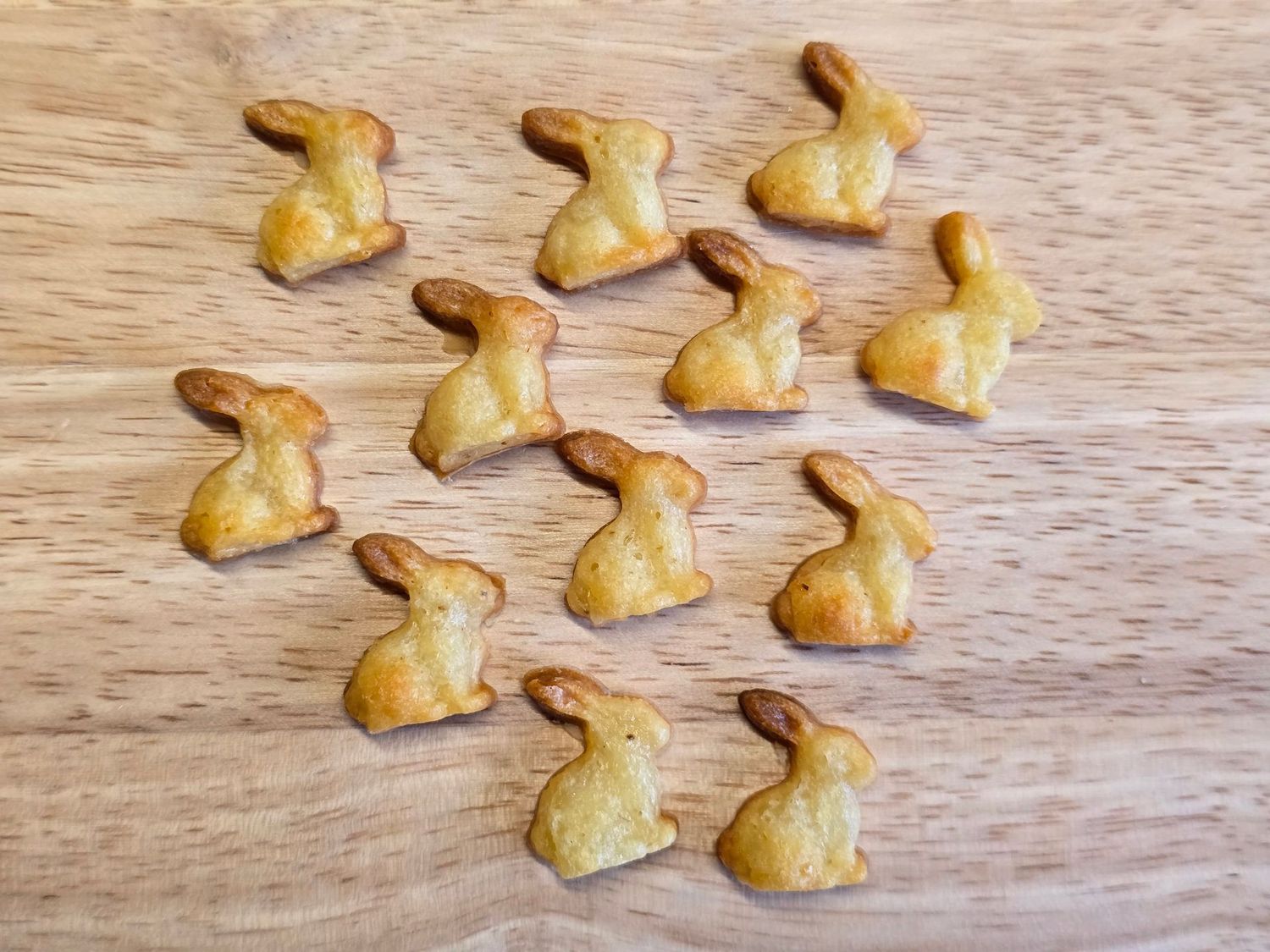 Mini paashaasjes (trainers) kaas-knoflook per 100gr