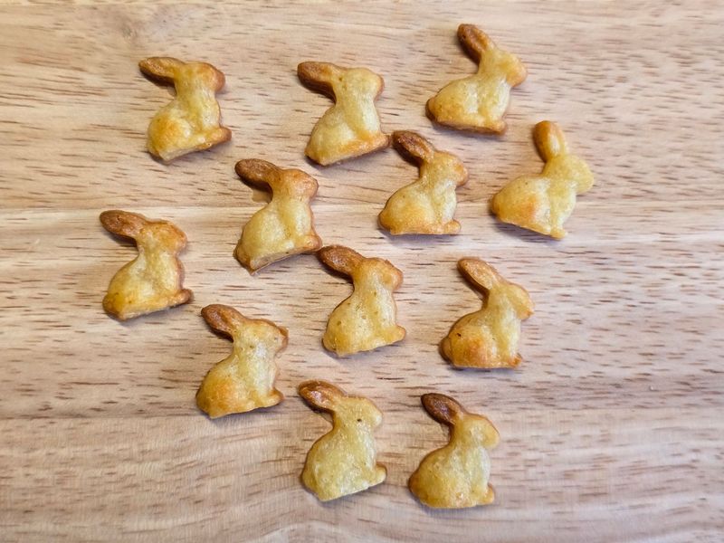 Mini paashaasjes (trainers) kaas-knoflook per 100gr