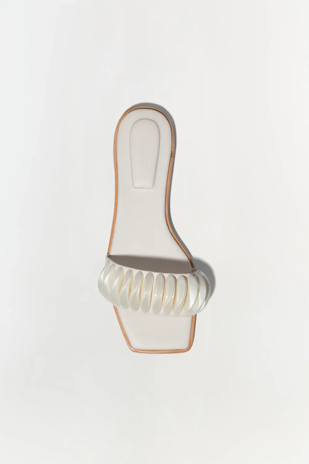 PEARLIZED RIPPLE FLAT SANDAL
