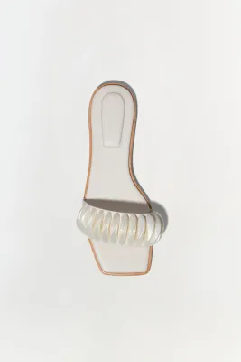 PEARLIZED RIPPLE FLAT SANDAL