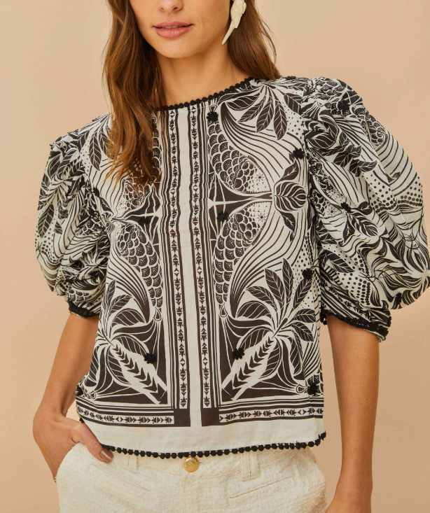 MONOCHROME ELEGANCE SCARF OFF-WHITE BLOUSE