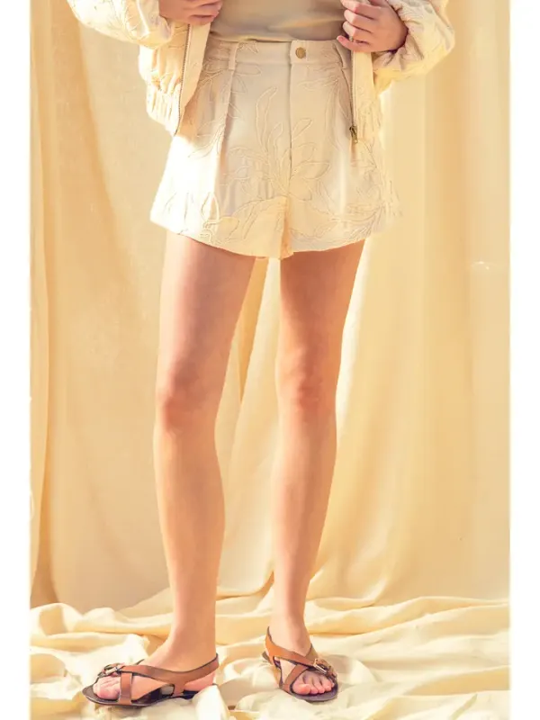 P6176ST FLORAL JACQUARD PLEATED SHORTS