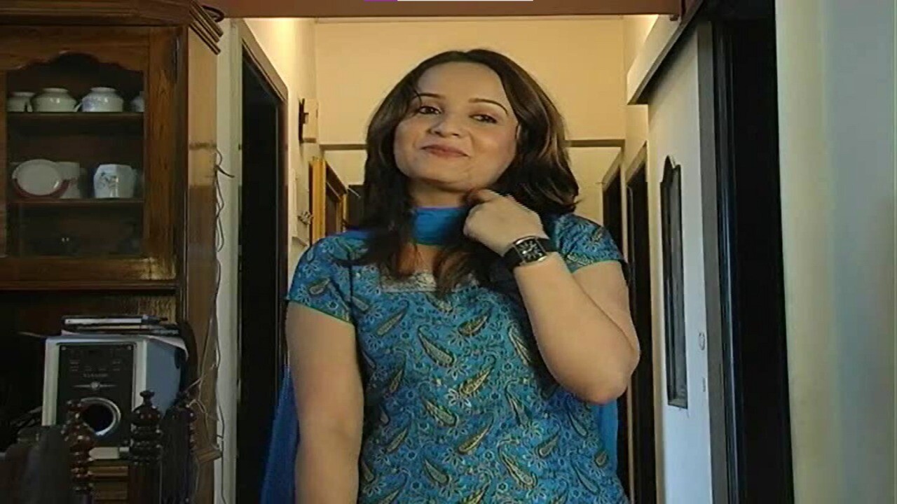 🎥 “Ria in Blue Churidar Tempts Rocky to Worship Her Divine Feet Differently Tonight!”