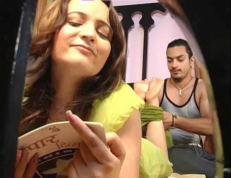 Ria is going mad with ecstasy, the way Rocky admires her feet!