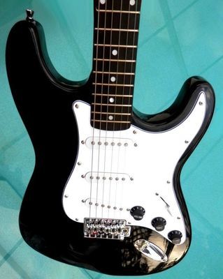 Elite Black Strat Pro Style Guitar Model ST-BKZ w Hot Z-Mule S-S-S DEMO Unit