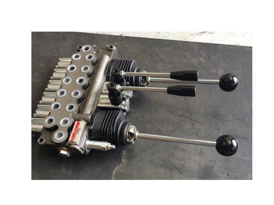 joystick control valve operate 2 fuctions on a monoblock valve with one  lever