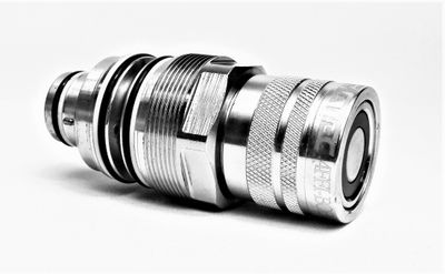 4FFI Old Style Bobcat Female Flat-Face Coupler on Manifold #6680018