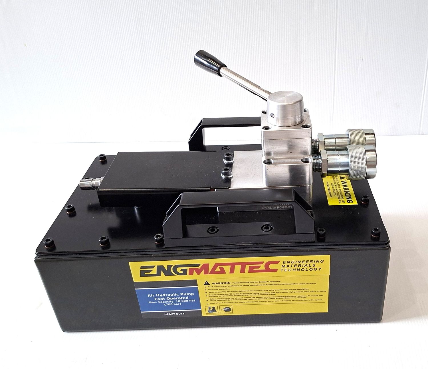 ENGMATTEC Double Acting Air Hydraulic Foot Pump 10000 psi ENGMATTEC WPA-4D Double Acting Air Hydraulic Foot Pump – (10,000 psi), 3.8 L Usable Steel Reservoir