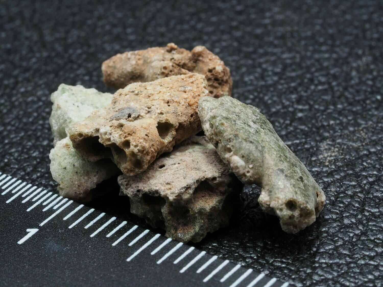 Trinitite specimen (1.00 - 1.499 gram)
