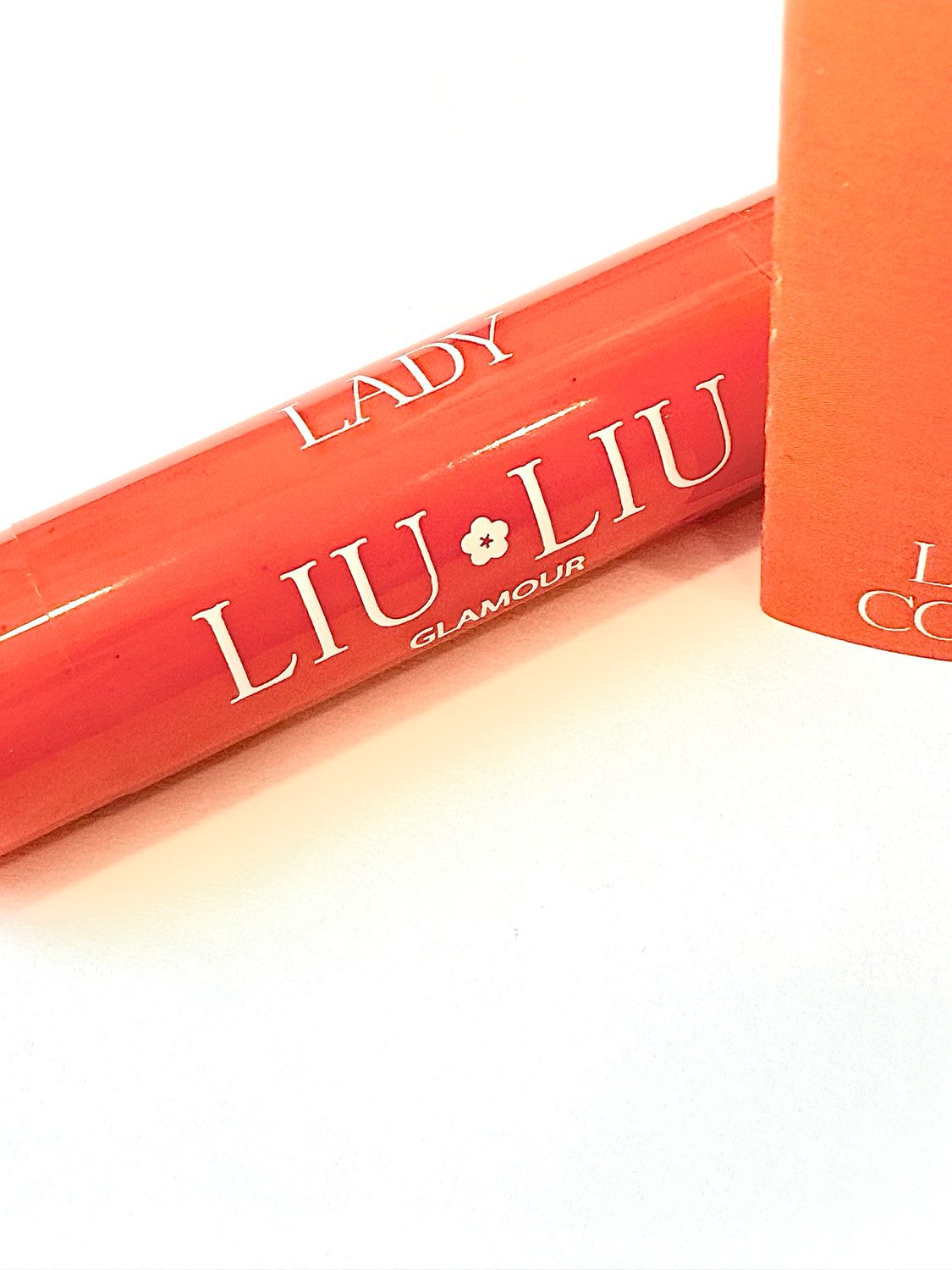 Lip Gloss Lady - Liu Liu glamour