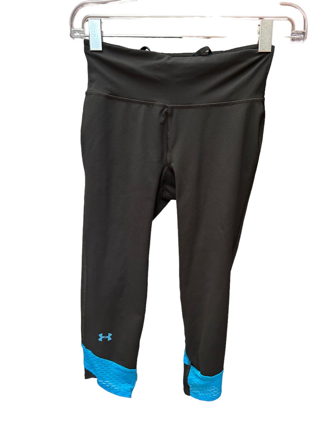 XS Under Armour Capri (pre Owned)