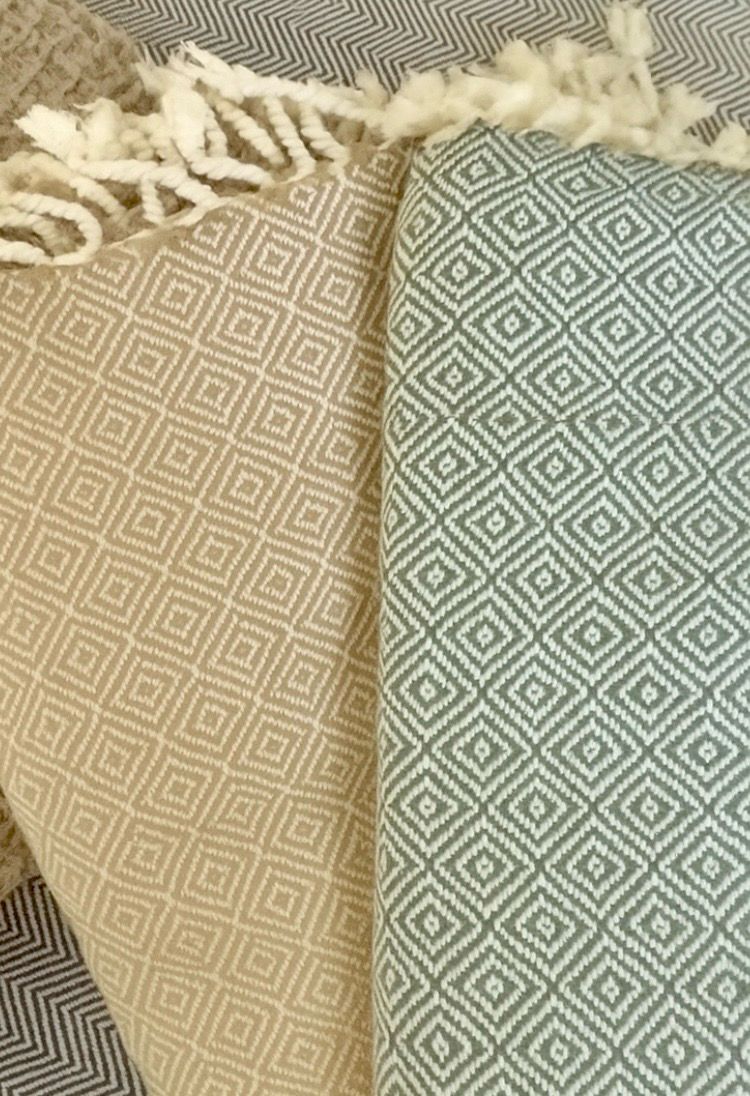 Mandalina Luxe Diamond Queen Blanket