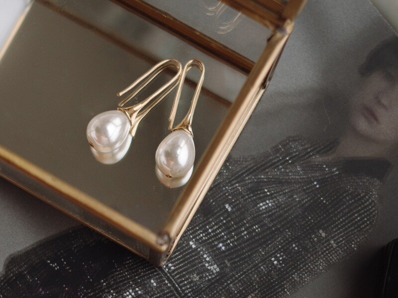 Pearl Nacre Egg Earrings