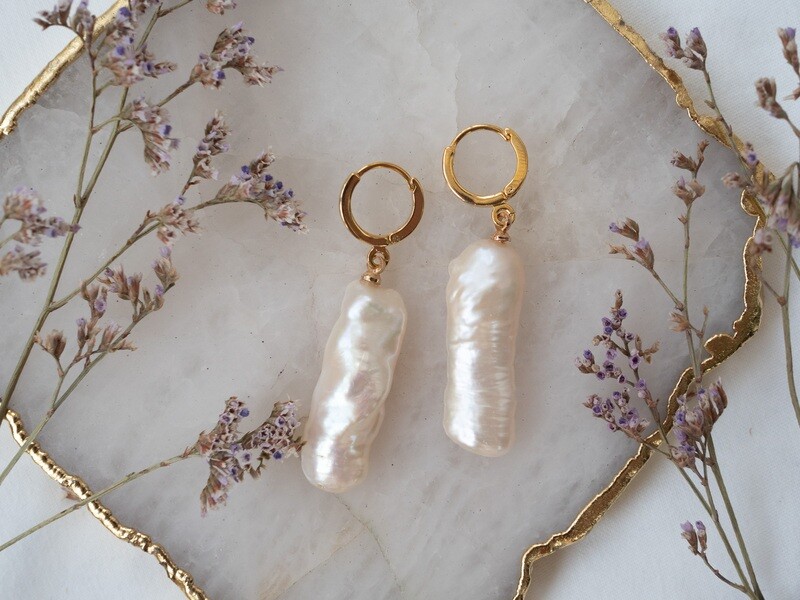 Gold-plated Earrings with Long Pearls