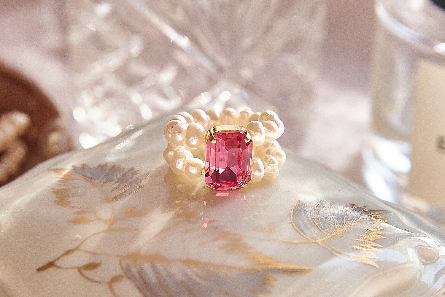 Кольцо из жемчуга с розовым кристаллом Swarovski