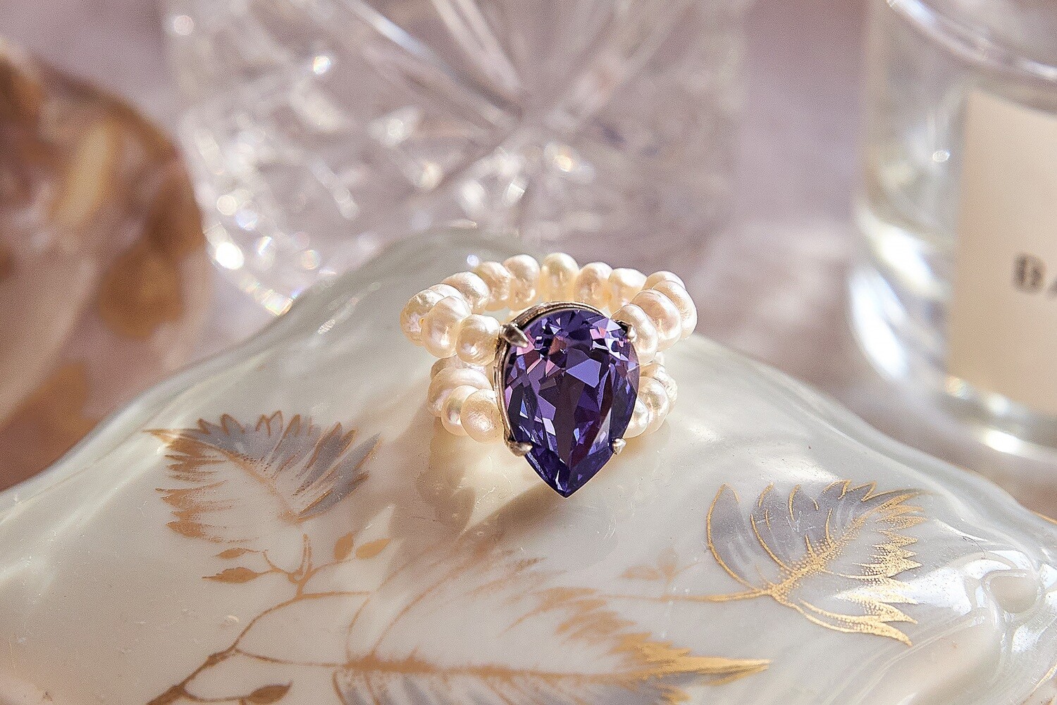 Кольцо из жемчуга с аметистовым кристаллом Swarovski