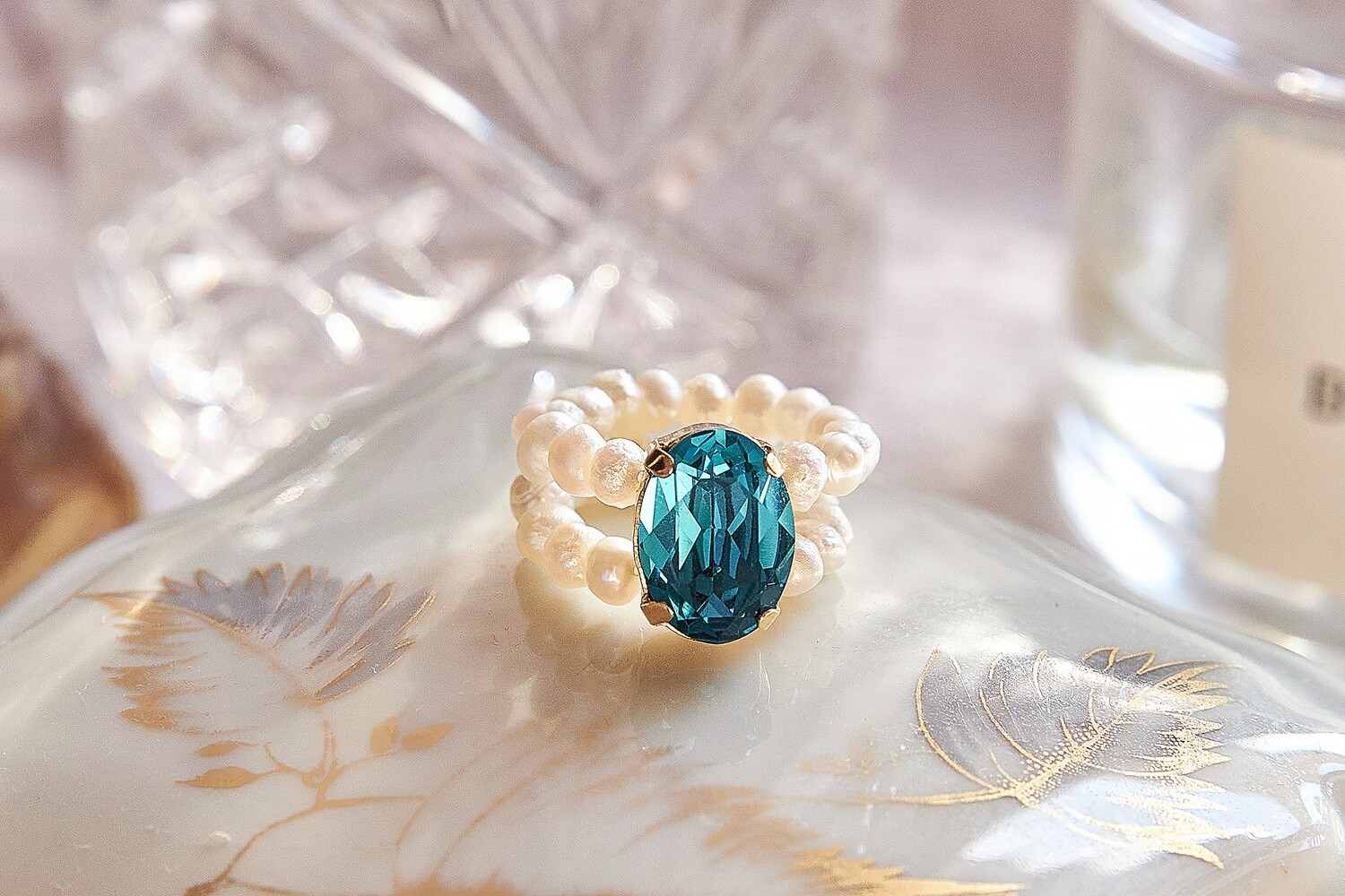 Кольцо из жемчуга с синим кристаллом Swarovski
