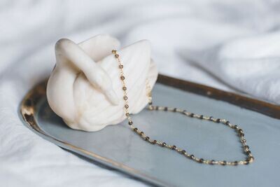Goldfield choker with brown agate