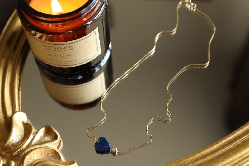 Gold necklace chain with diamond and lapis lazuli