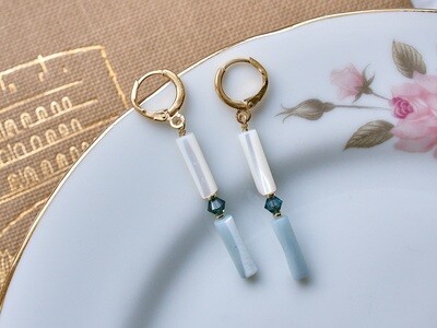 Pearlescent earrings (blue)