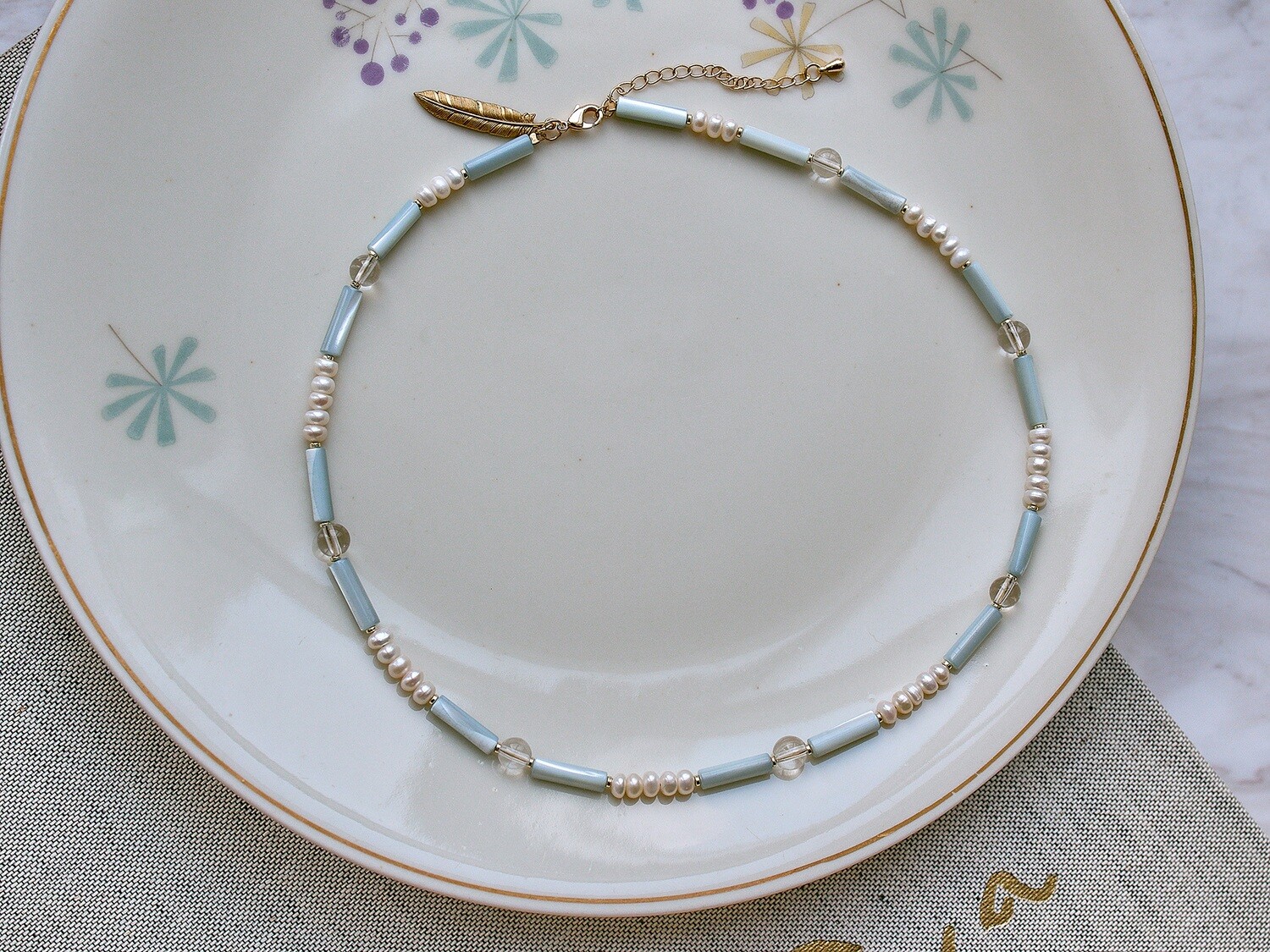 Blue pearlescent choker