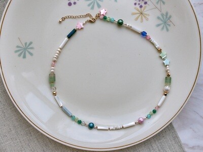 Pearlescent choker with gemstones
