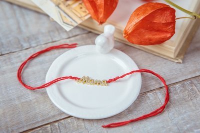 Red String with Gold-plated Word &quot;Mama&quot;