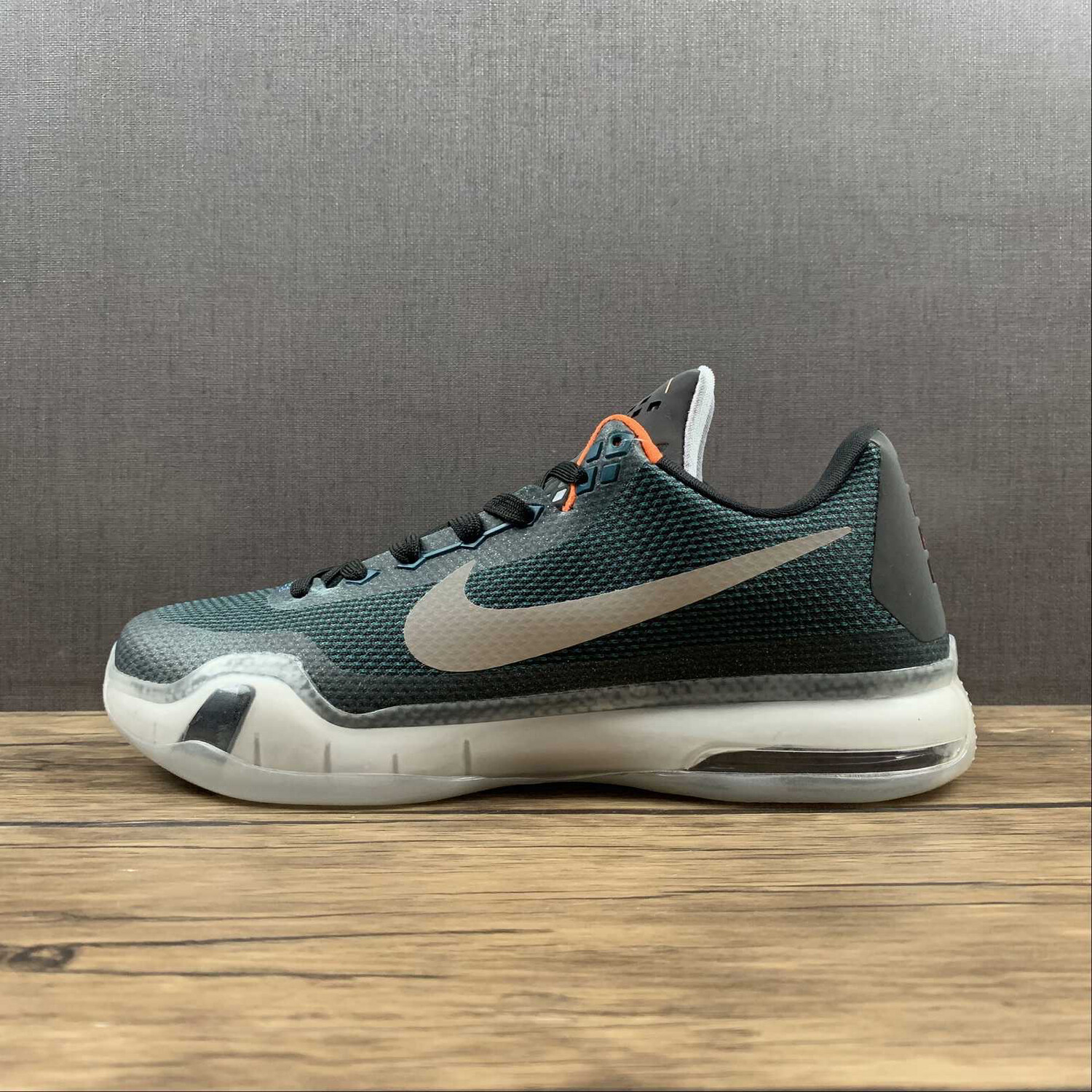 Kobe Zoom 10