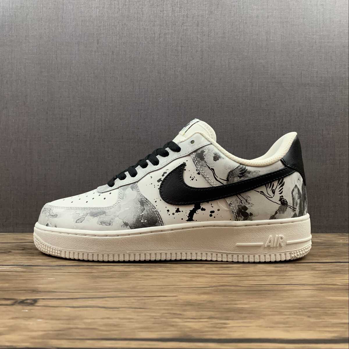 Nike Air Force Beige/Black