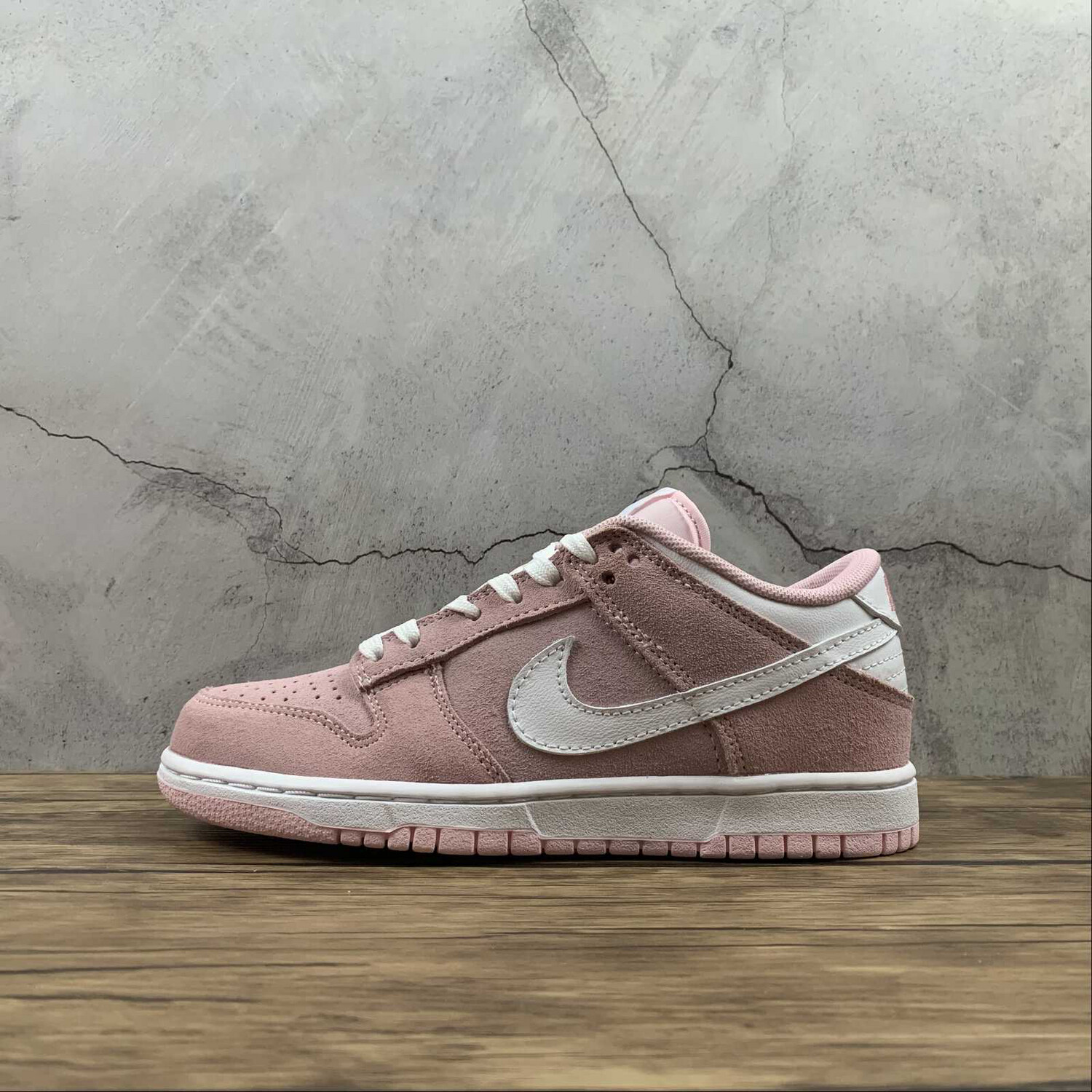 SB Dunk Low Prism Pink