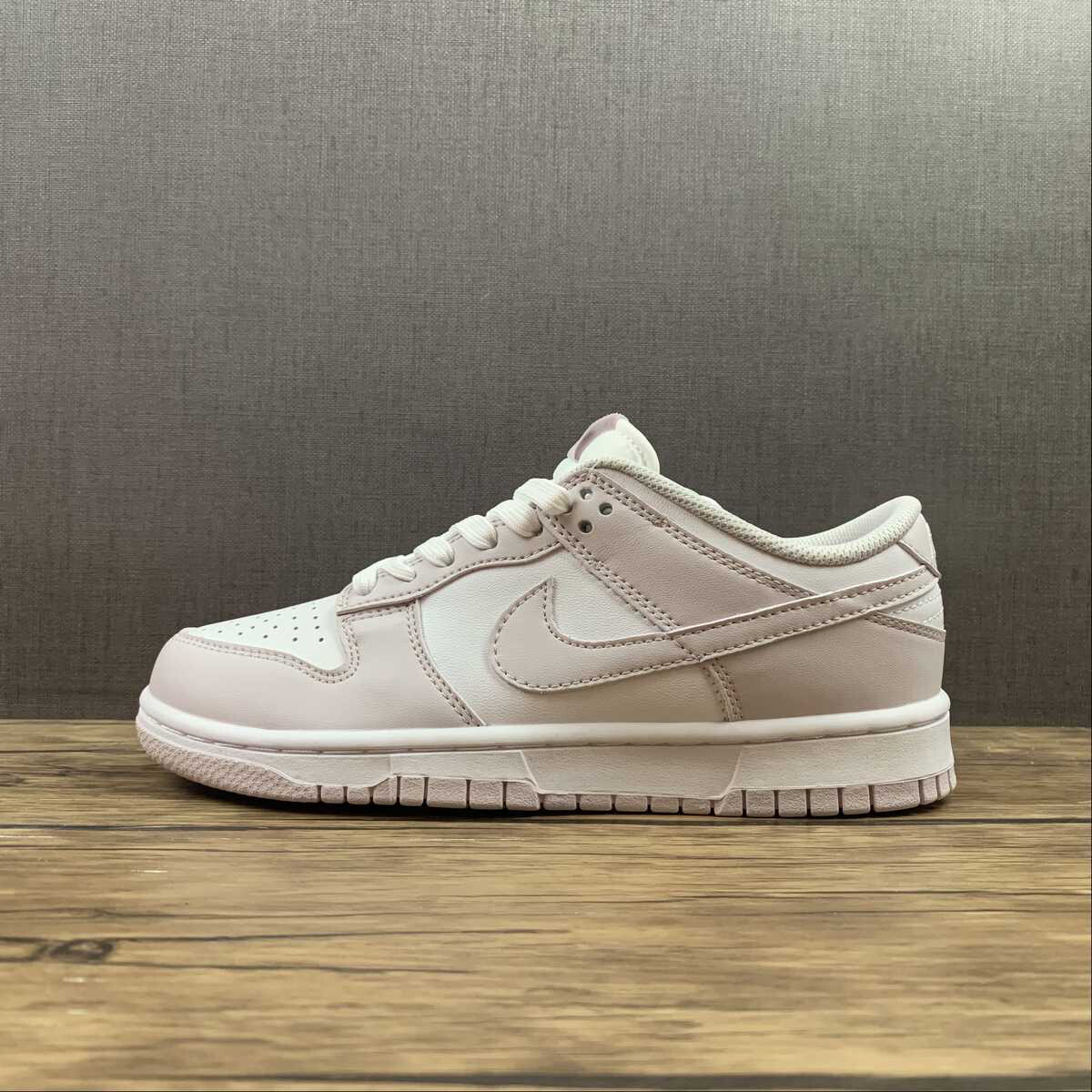 SB Dunk Low Sail/Light Violet